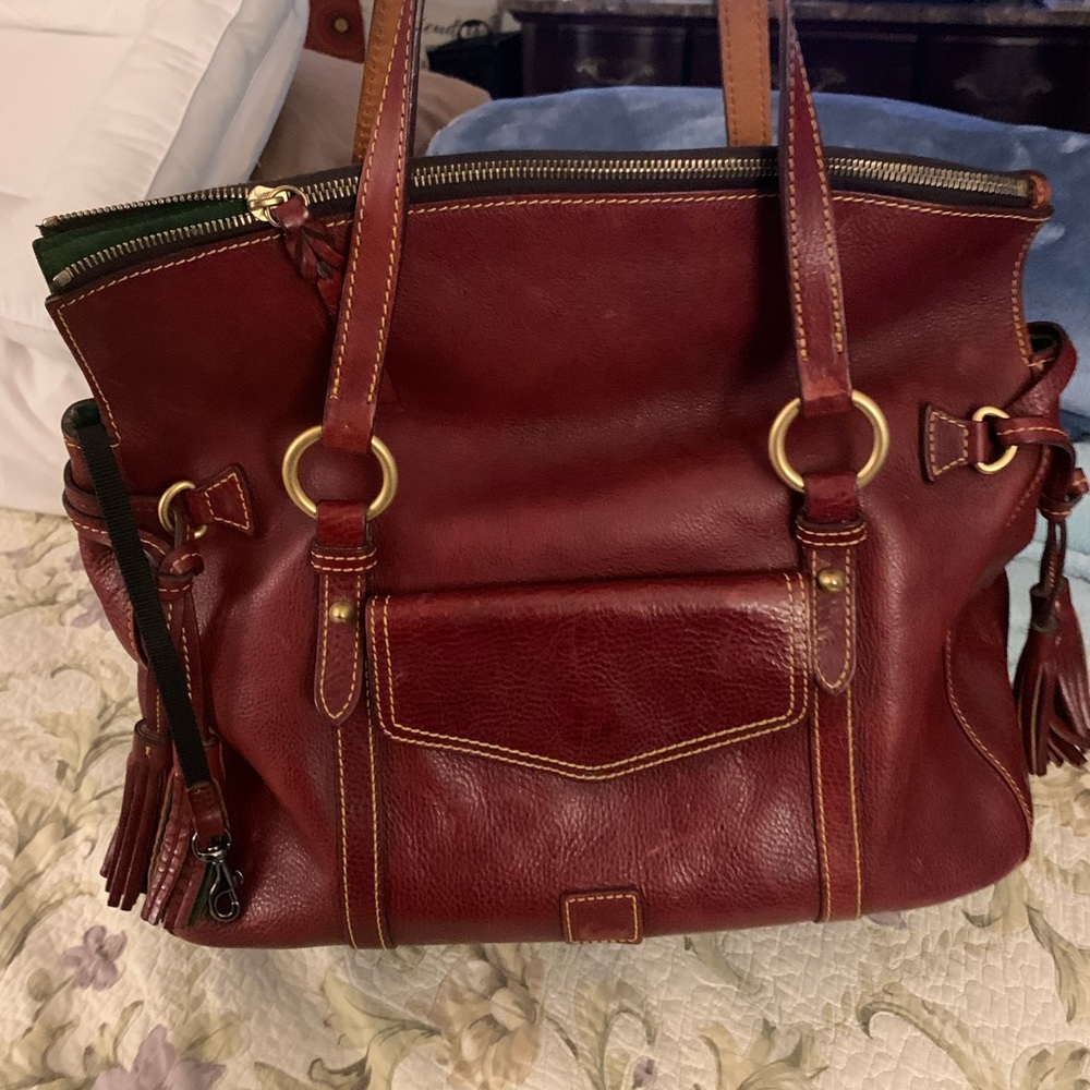 Dooney & Bourke red purse. Great condition.